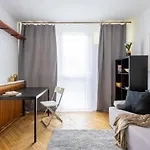 Urban Chic - Cozy One-bedroom In Warsaws Vibrant Center, Zelazna Street Warsaw