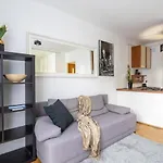 Urban Chic - Cozy One-bedroom In Warsaws Vibrant Center, Zelazna Street Apartment *