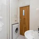 Apartment Urban Chic - Cozy One-bedroom In Warsaws Vibrant Center, Zelazna Street *