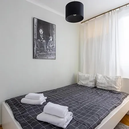 Chic - Modern And Cozy - Location - Zelazna Apartment
