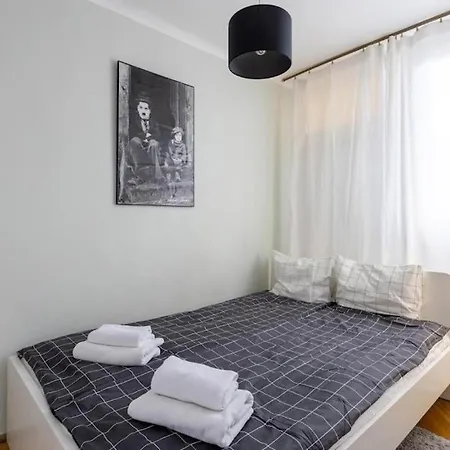 Urban Chic - Cozy One-bedroom In Warsaws Vibrant Center, Zelazna Street *