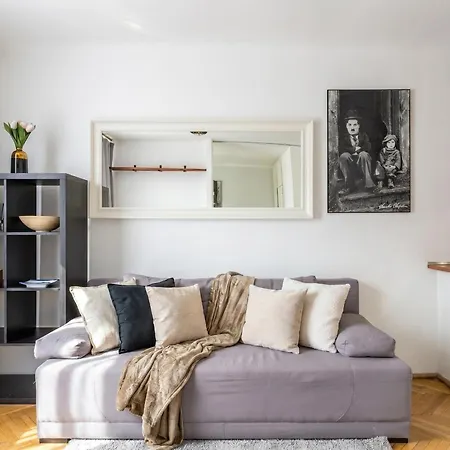 Lägenhet Urban Chic - Cozy One-bedroom In Warsaws Vibrant Center, Zelazna Street Warszawa