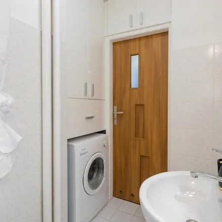 Apartman Urban Chic - Cozy One-bedroom In Warsaws Vibrant Center, Zelazna Street *