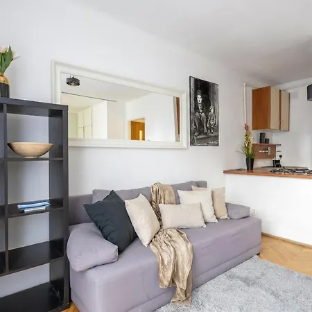 Urban Chic - Cozy One-bedroom In Warsaws Vibrant Center, Zelazna Street *