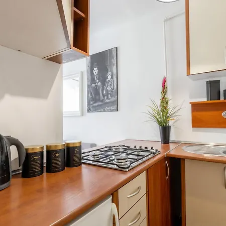 Urban Chic - Cozy One-bedroom In Warsaws Vibrant Center, Zelazna Street * ワルシャワ