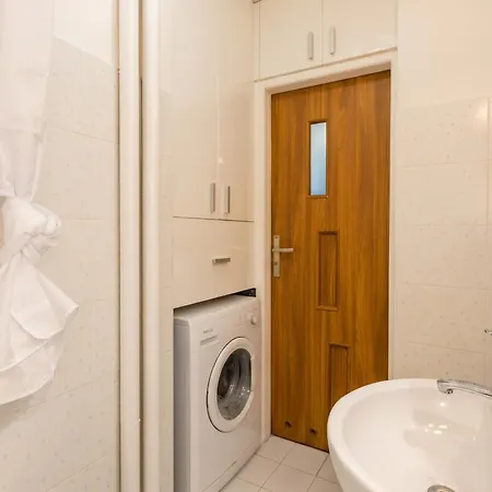 Urban Chic - Cozy One-bedroom In Warsaws Vibrant Center, Zelazna Street *